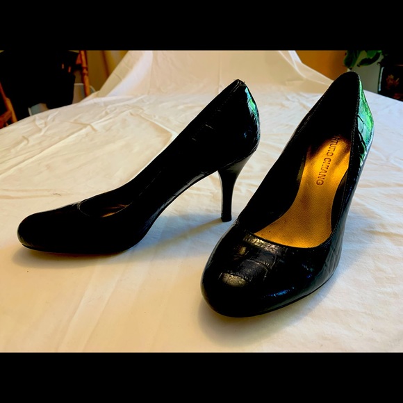 Arturo Chiang Black Patent Leather Pumps - Picture 1 of 6